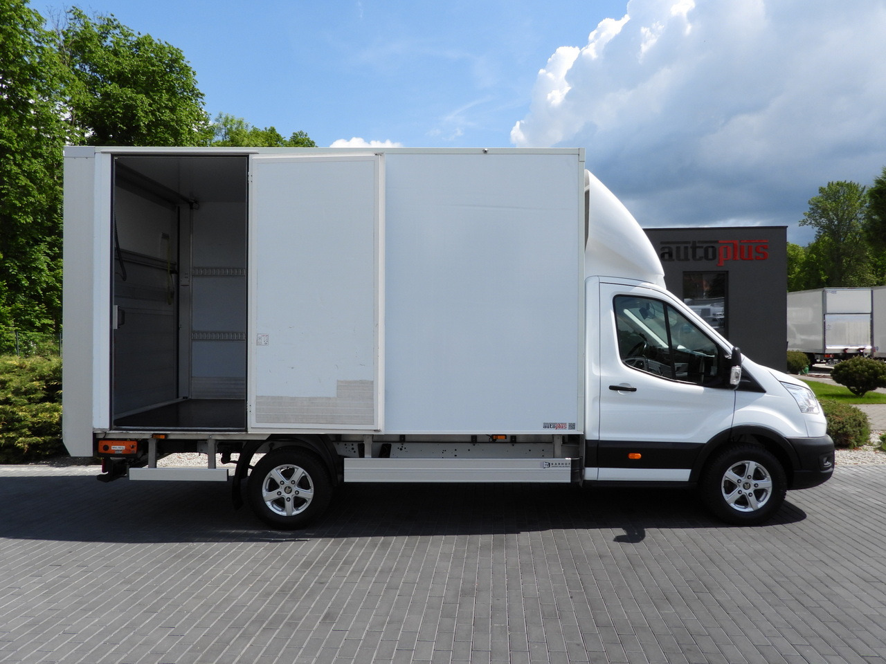 Фургон с закрытым кузовом FORD TRANSIT BOX LIFT 8 PALLETS CRUISE CONTROL LED LIGHTS AIR CONDITIONING 130HP: фото 8 Фургон с закрытым кузовом FORD TRANSIT BOX LIFT 8 PALLETS CRUISE CONTROL LED LIGHTS AIR CONDITIONING 130HP: фото 8
