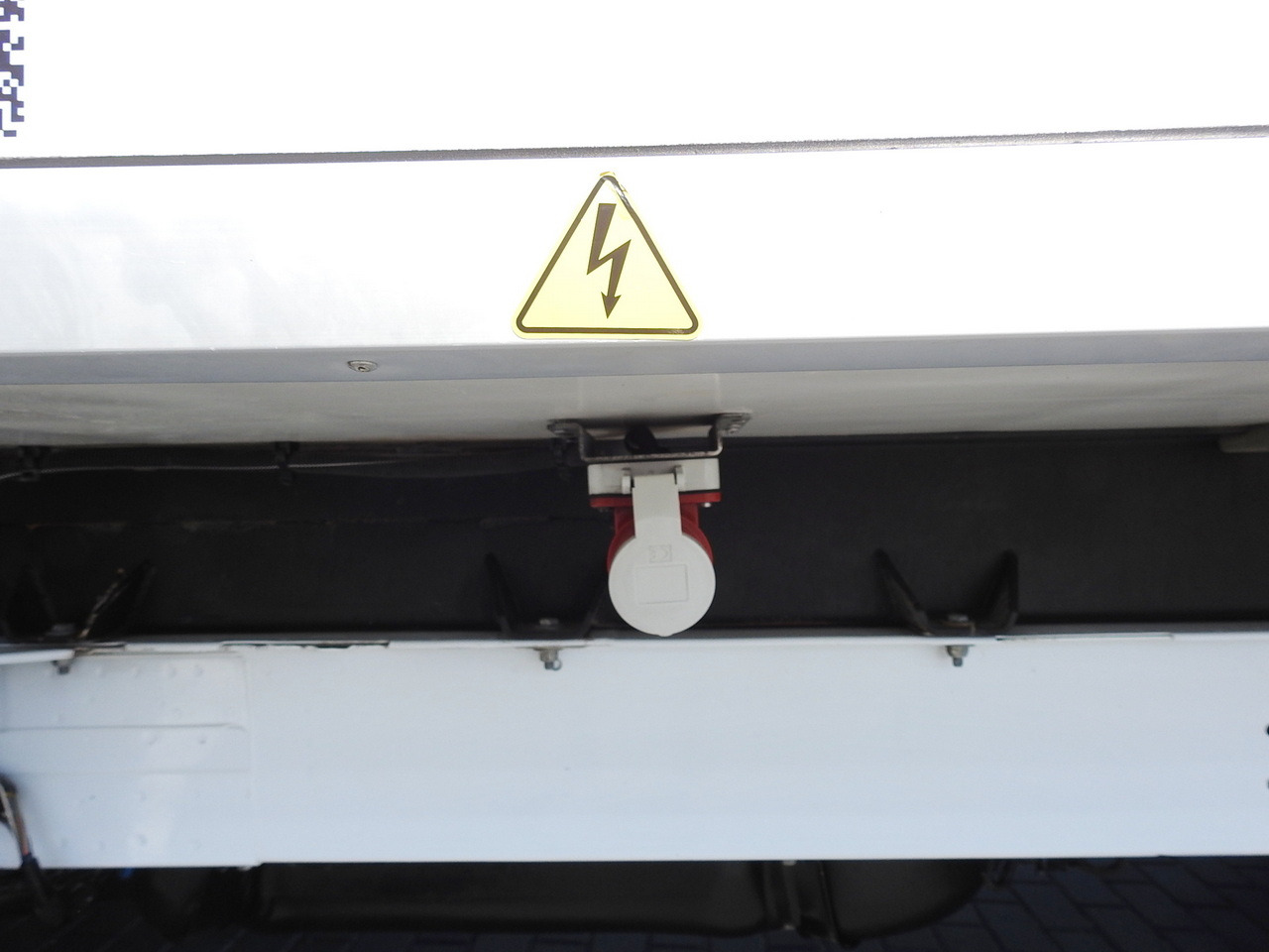 Фургон-рефрижератор FORD TRANSIT REGRIGERATOR BOX 0*C POWER SUPPLY 230V CRUISE CONTROL AIR CONDITIONING TWIN WHEELS 170HP: фото 25 Фургон-рефрижератор FORD TRANSIT REGRIGERATOR BOX 0*C POWER SUPPLY 230V CRUISE CONTROL AIR CONDITIONING TWIN WHEELS 170HP: фото 25