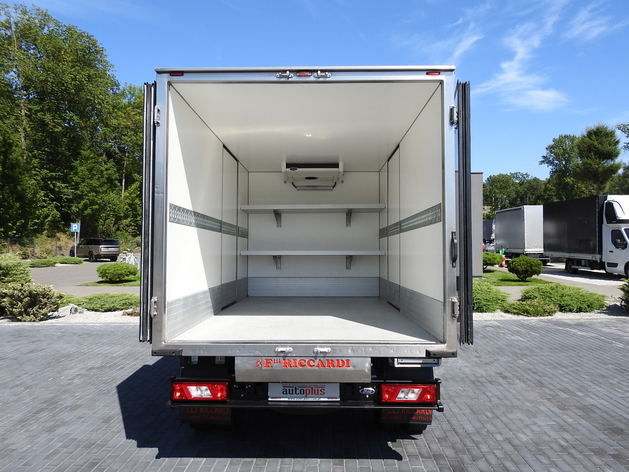 Фургон-рефрижератор FORD TRANSIT REGRIGERATOR BOX 0*C POWER SUPPLY 230V CRUISE CONTROL AIR CONDITIONING TWIN WHEELS 170HP: фото 11 Фургон-рефрижератор FORD TRANSIT REGRIGERATOR BOX 0*C POWER SUPPLY 230V CRUISE CONTROL AIR CONDITIONING TWIN WHEELS 170HP: фото 11