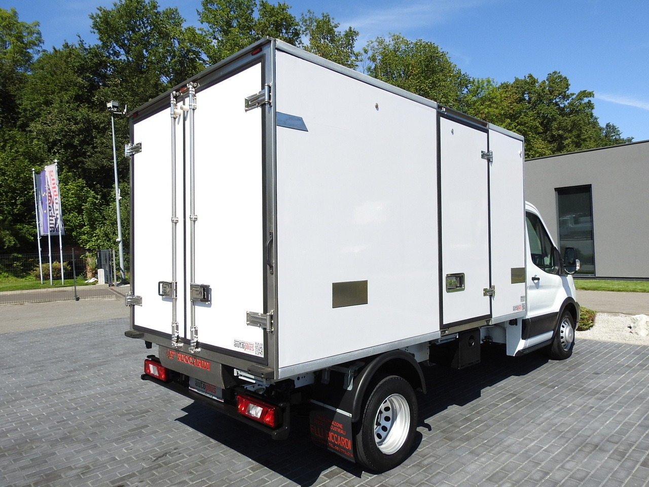 Фургон-рефрижератор FORD TRANSIT REGRIGERATOR BOX 0*C POWER SUPPLY 230V CRUISE CONTROL AIR CONDITIONING TWIN WHEELS 170HP: фото 13 Фургон-рефрижератор FORD TRANSIT REGRIGERATOR BOX 0*C POWER SUPPLY 230V CRUISE CONTROL AIR CONDITIONING TWIN WHEELS 170HP: фото 13