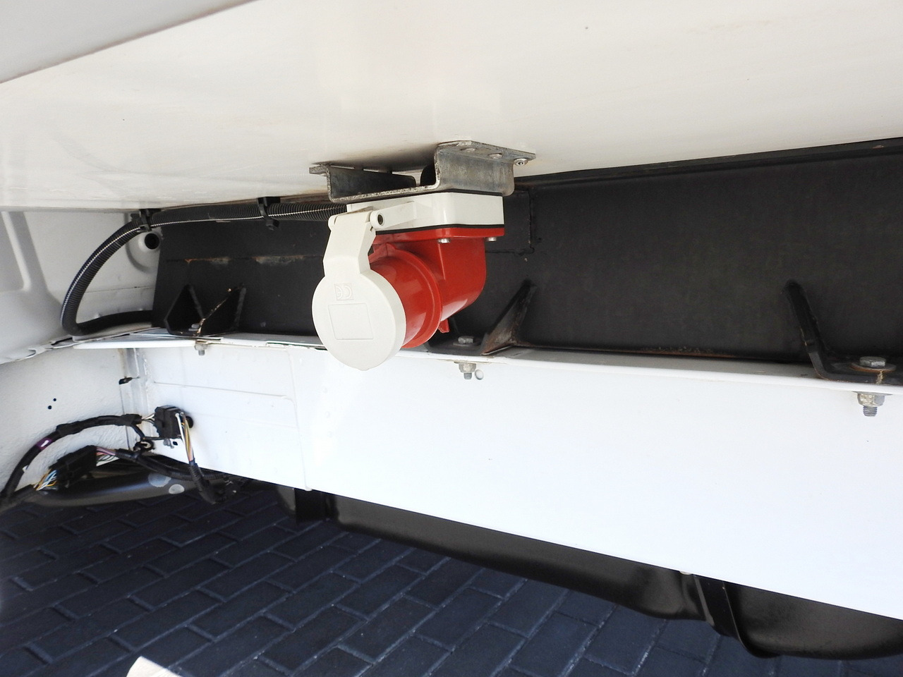 Фургон-рефрижератор FORD TRANSIT REGRIGERATOR BOX 0*C POWER SUPPLY 230V CRUISE CONTROL AIR CONDITIONING TWIN WHEELS 170HP: фото 24 Фургон-рефрижератор FORD TRANSIT REGRIGERATOR BOX 0*C POWER SUPPLY 230V CRUISE CONTROL AIR CONDITIONING TWIN WHEELS 170HP: фото 24