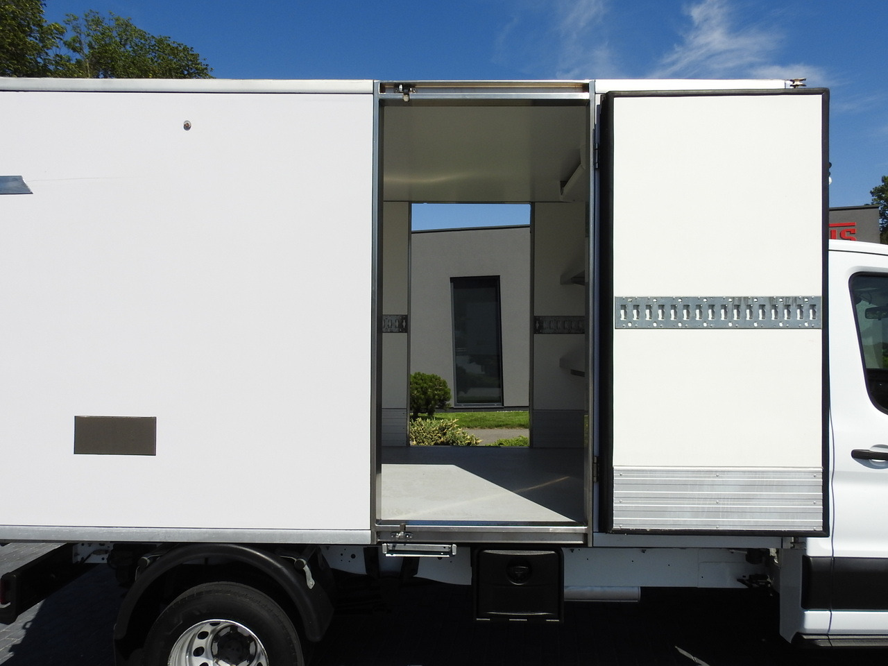 Фургон-рефрижератор FORD TRANSIT REGRIGERATOR BOX 0*C POWER SUPPLY 230V CRUISE CONTROL AIR CONDITIONING TWIN WHEELS 170HP: фото 22 Фургон-рефрижератор FORD TRANSIT REGRIGERATOR BOX 0*C POWER SUPPLY 230V CRUISE CONTROL AIR CONDITIONING TWIN WHEELS 170HP: фото 22