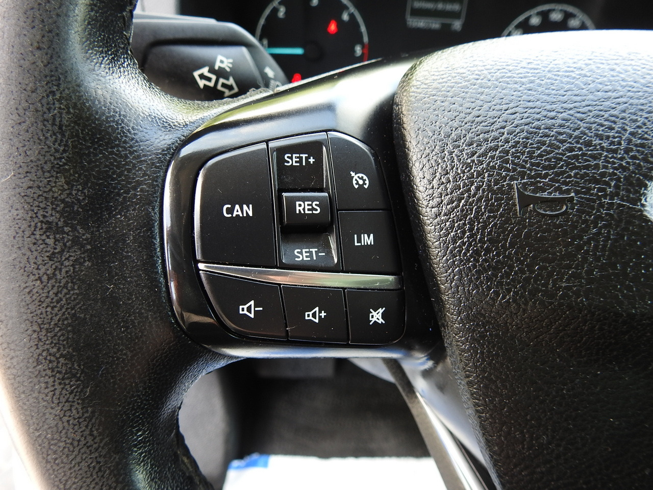 Фургон-рефрижератор FORD TRANSIT REGRIGERATOR BOX 0*C POWER SUPPLY 230V CRUISE CONTROL AIR CONDITIONING TWIN WHEELS 170HP: фото 35 Фургон-рефрижератор FORD TRANSIT REGRIGERATOR BOX 0*C POWER SUPPLY 230V CRUISE CONTROL AIR CONDITIONING TWIN WHEELS 170HP: фото 35