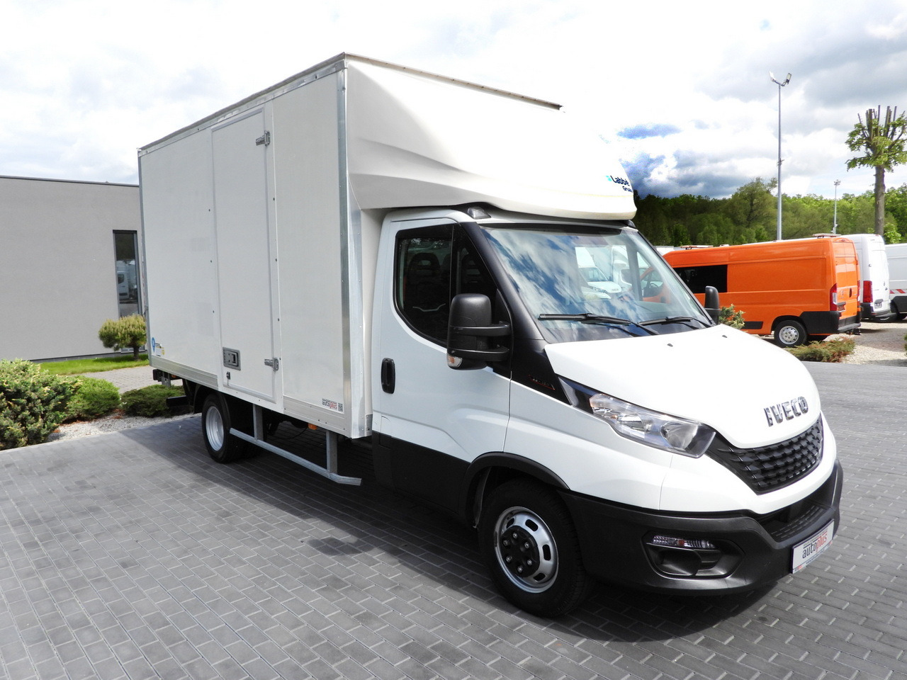 IVECO DAILY 35C16 BOX LIFT 8 PALLETS CRUISE CONTROL TWIN WHEELS AIR CONDITIONING 160HP - Фургон с закрытым кузовом: фото 4 IVECO DAILY 35C16 BOX LIFT 8 PALLETS CRUISE CONTROL TWIN WHEELS AIR CONDITIONING 160HP - Фургон с закрытым кузовом: фото 4