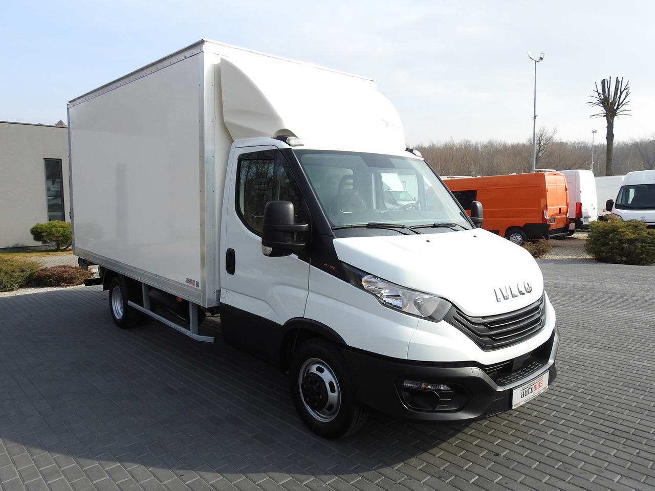 IVECO DAILY 35C16 BOX LIFT 8 PALLETS CRUISE CONTROL TWIN WHEELS AIR CONDITIONING 160HP - Фургон с закрытым кузовом: фото 4 IVECO DAILY 35C16 BOX LIFT 8 PALLETS CRUISE CONTROL TWIN WHEELS AIR CONDITIONING 160HP - Фургон с закрытым кузовом: фото 4