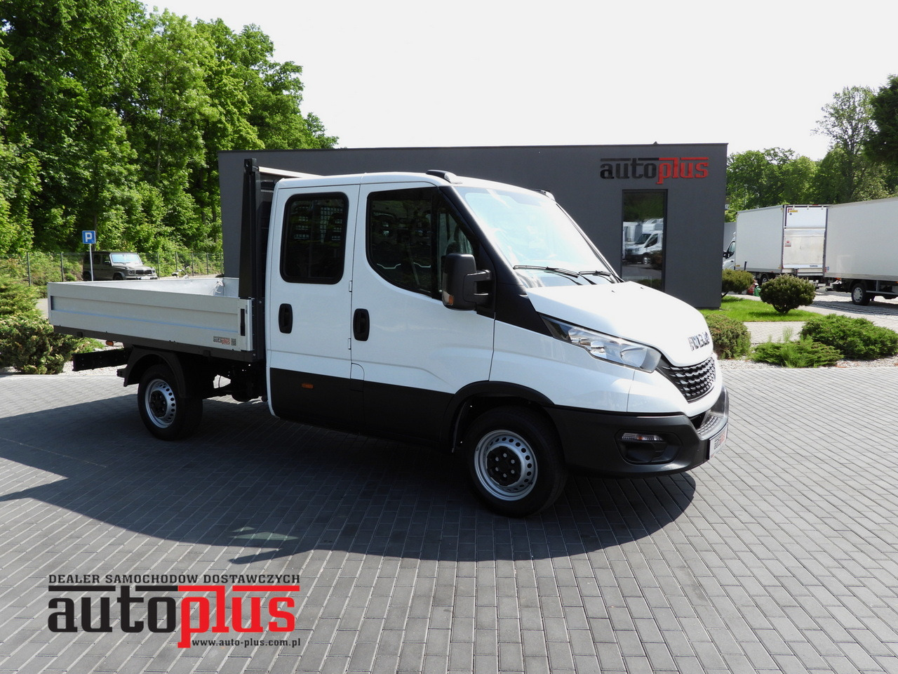 IVECO DAILY 35S12 STAKE BODY DOUBLE CABIN DOKA 7 SEATS AIR CONDITIONING 120HP - Грузопассажирский фургон: фото 1 IVECO DAILY 35S12 STAKE BODY DOUBLE CABIN DOKA 7 SEATS AIR CONDITIONING 120HP - Грузопассажирский фургон: фото 1