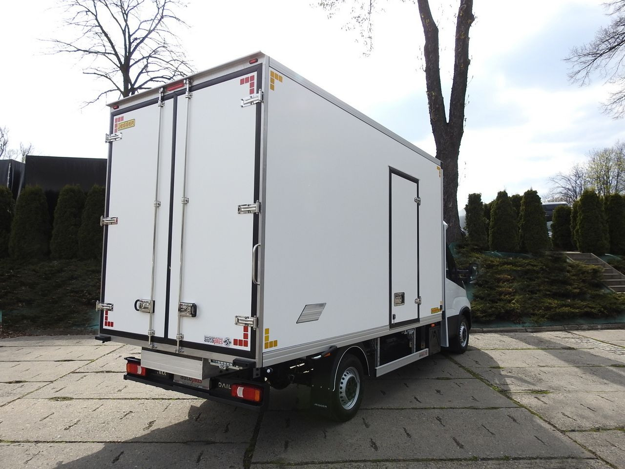 IVECO DAILY 35S16 NEW REGRIGERATOR BOX -10*C 8 PALLETS HEATING FUNCTION POWER SUPPLY 230V CRUISE CONTROL AIR CONDITIONING 160HP - Фургон-рефрижератор: фото 3 IVECO DAILY 35S16 NEW REGRIGERATOR BOX -10*C 8 PALLETS HEATING FUNCTION POWER SUPPLY 230V CRUISE CONTROL AIR CONDITIONING 160HP - Фургон-рефрижератор: фото 3
