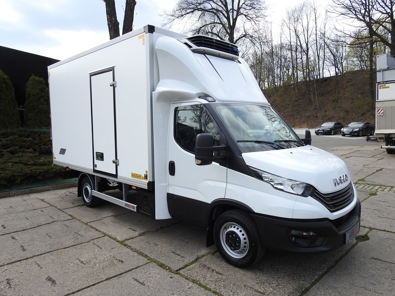 IVECO DAILY 35S16 NEW REGRIGERATOR BOX -10*C 8 PALLETS HEATING FUNCTION POWER SUPPLY 230V CRUISE CONTROL AIR CONDITIONING 160HP - Фургон-рефрижератор: фото 4 IVECO DAILY 35S16 NEW REGRIGERATOR BOX -10*C 8 PALLETS HEATING FUNCTION POWER SUPPLY 230V CRUISE CONTROL AIR CONDITIONING 160HP - Фургон-рефрижератор: фото 4