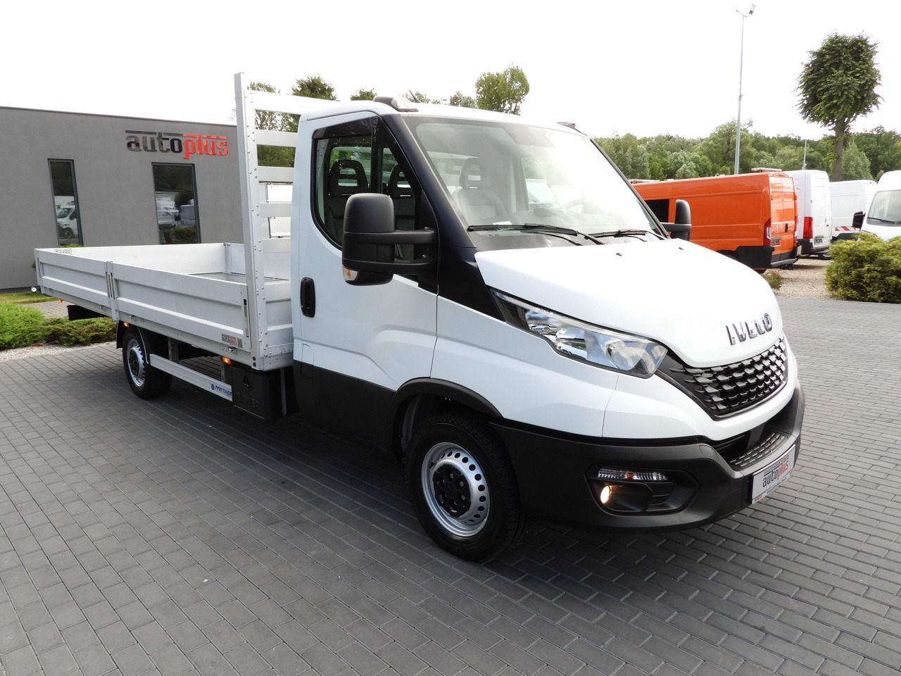 IVECO DAILY 35S16 STAKE BODY 10 PALLETS CRUISE CONTROL AIR CONDITIONING 160HP - Малотоннажный бортовой грузовик: фото 4 IVECO DAILY 35S16 STAKE BODY 10 PALLETS CRUISE CONTROL AIR CONDITIONING 160HP - Малотоннажный бортовой грузовик: фото 4
