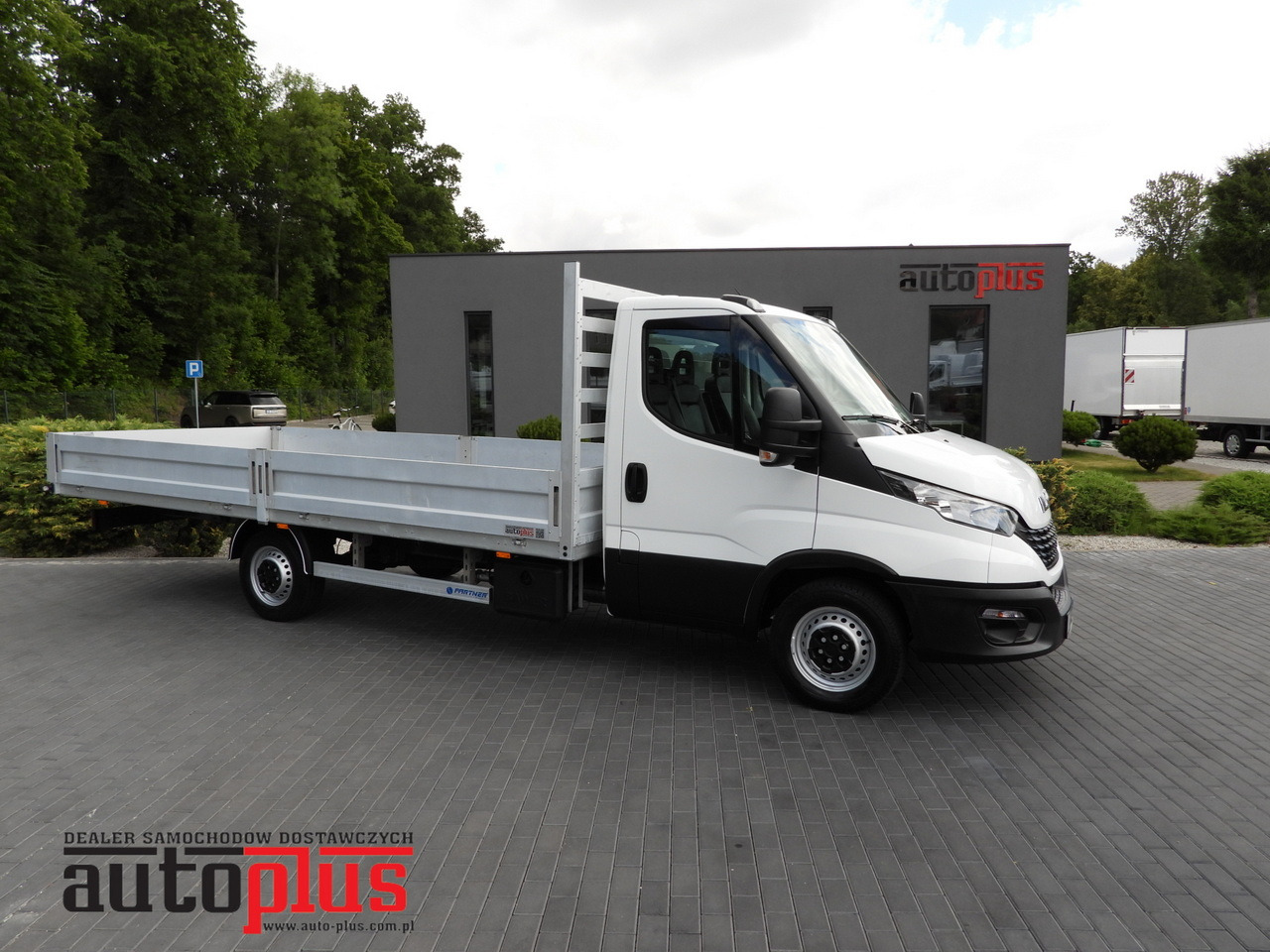IVECO DAILY 35S16 STAKE BODY 10 PALLETS CRUISE CONTROL AIR CONDITIONING 160HP - Малотоннажный бортовой грузовик: фото 1 IVECO DAILY 35S16 STAKE BODY 10 PALLETS CRUISE CONTROL AIR CONDITIONING 160HP - Малотоннажный бортовой грузовик: фото 1