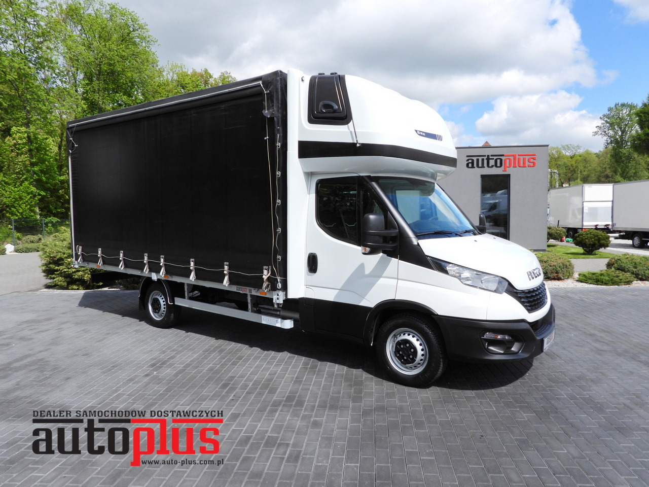 IVECO DAILY 35S18 TARPAULIN 10 PALLETS WEBASTO CRUISE CONTROL AIR CONDITIONING 180HP - Тентованный фургон: фото 1 IVECO DAILY 35S18 TARPAULIN 10 PALLETS WEBASTO CRUISE CONTROL AIR CONDITIONING 180HP - Тентованный фургон: фото 1