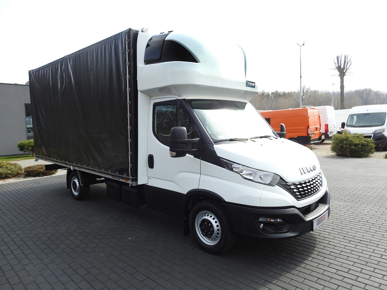 IVECO DAILY 35S18 TARPAULIN 10 PALLETS WEBASTO CRUISE CONTROL AIR CONDITIONING 180HP - Тентованный фургон: фото 4 IVECO DAILY 35S18 TARPAULIN 10 PALLETS WEBASTO CRUISE CONTROL AIR CONDITIONING 180HP - Тентованный фургон: фото 4