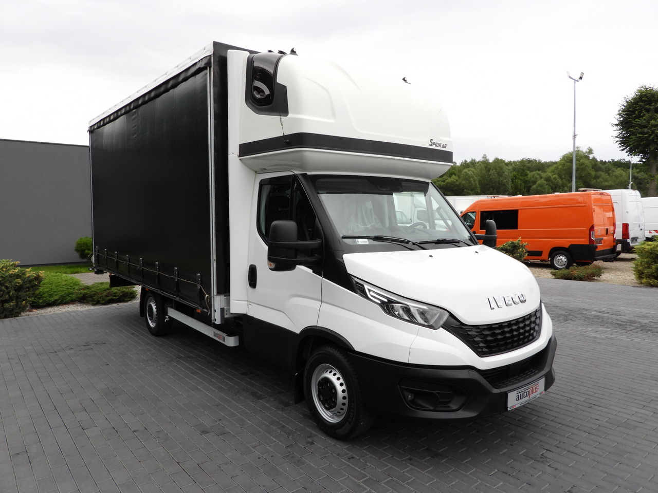 IVECO DAILY 35S18 TARPAULIN 10 PALLETS WEBASTO CRUISE CONTROL NAVIGATION LED LIGHTS AIR CONDITIONING 180HP - Тентованный фургон: фото 4 IVECO DAILY 35S18 TARPAULIN 10 PALLETS WEBASTO CRUISE CONTROL NAVIGATION LED LIGHTS AIR CONDITIONING 180HP - Тентованный фургон: фото 4