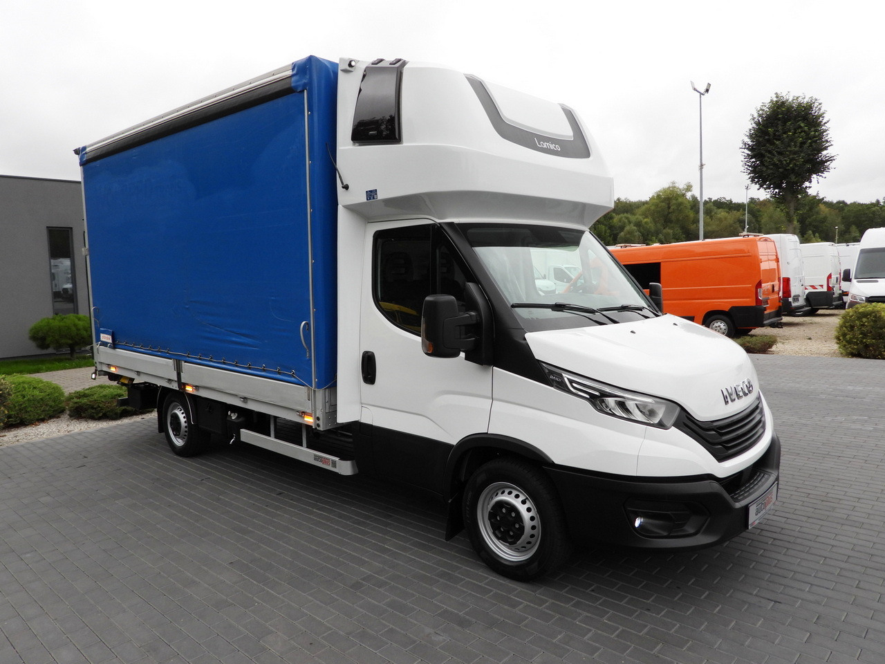 IVECO DAILY 35S18 TARPAULIN LIFT 8 PALLETS WEBASTO CRUISE CONTROL LED LIGHTS AIR CONDITIONING 180HP - Тентованный фургон: фото 4 IVECO DAILY 35S18 TARPAULIN LIFT 8 PALLETS WEBASTO CRUISE CONTROL LED LIGHTS AIR CONDITIONING 180HP - Тентованный фургон: фото 4