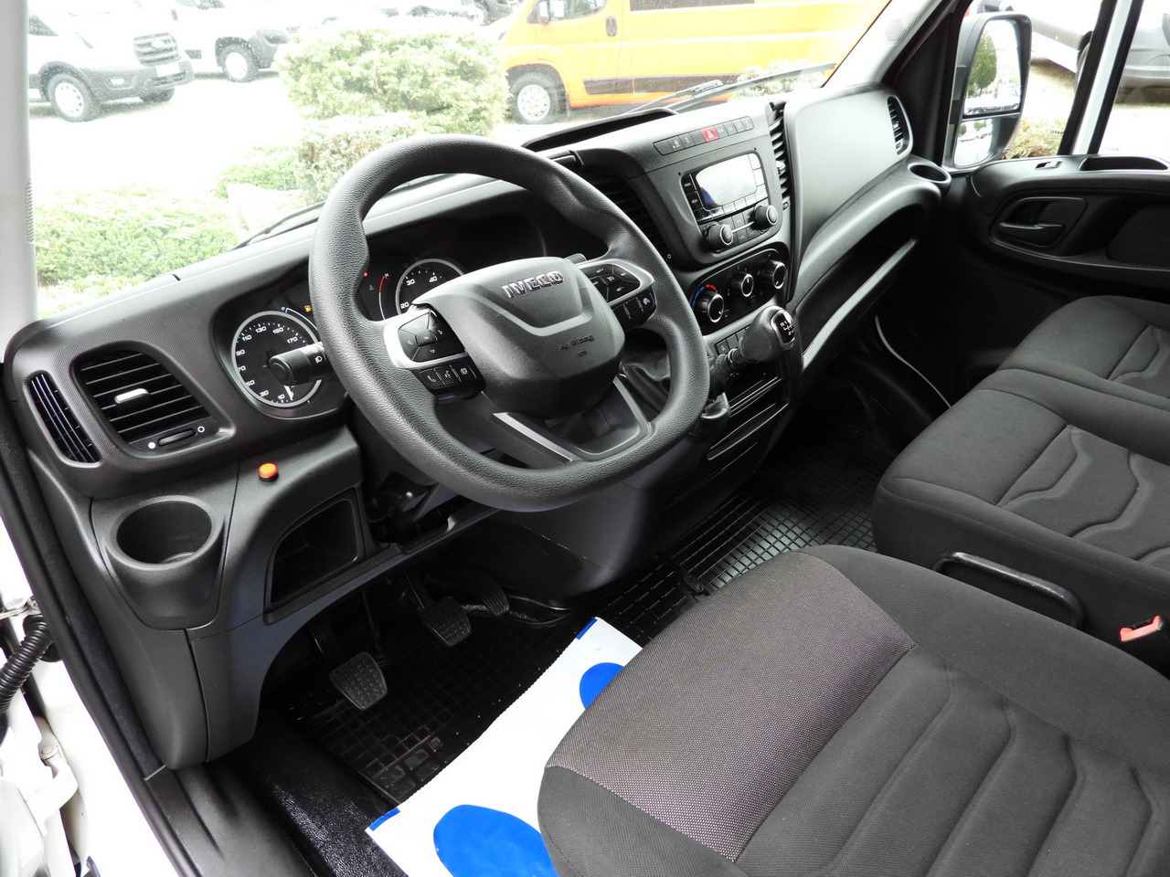 IVECO DAILY 35S18 TARPAULIN LIFT 8 PALLETS WEBASTO CRUISE CONTROL LED LIGHTS AIR CONDITIONING 180HP - Тентованный фургон: фото 2 IVECO DAILY 35S18 TARPAULIN LIFT 8 PALLETS WEBASTO CRUISE CONTROL LED LIGHTS AIR CONDITIONING 180HP - Тентованный фургон: фото 2