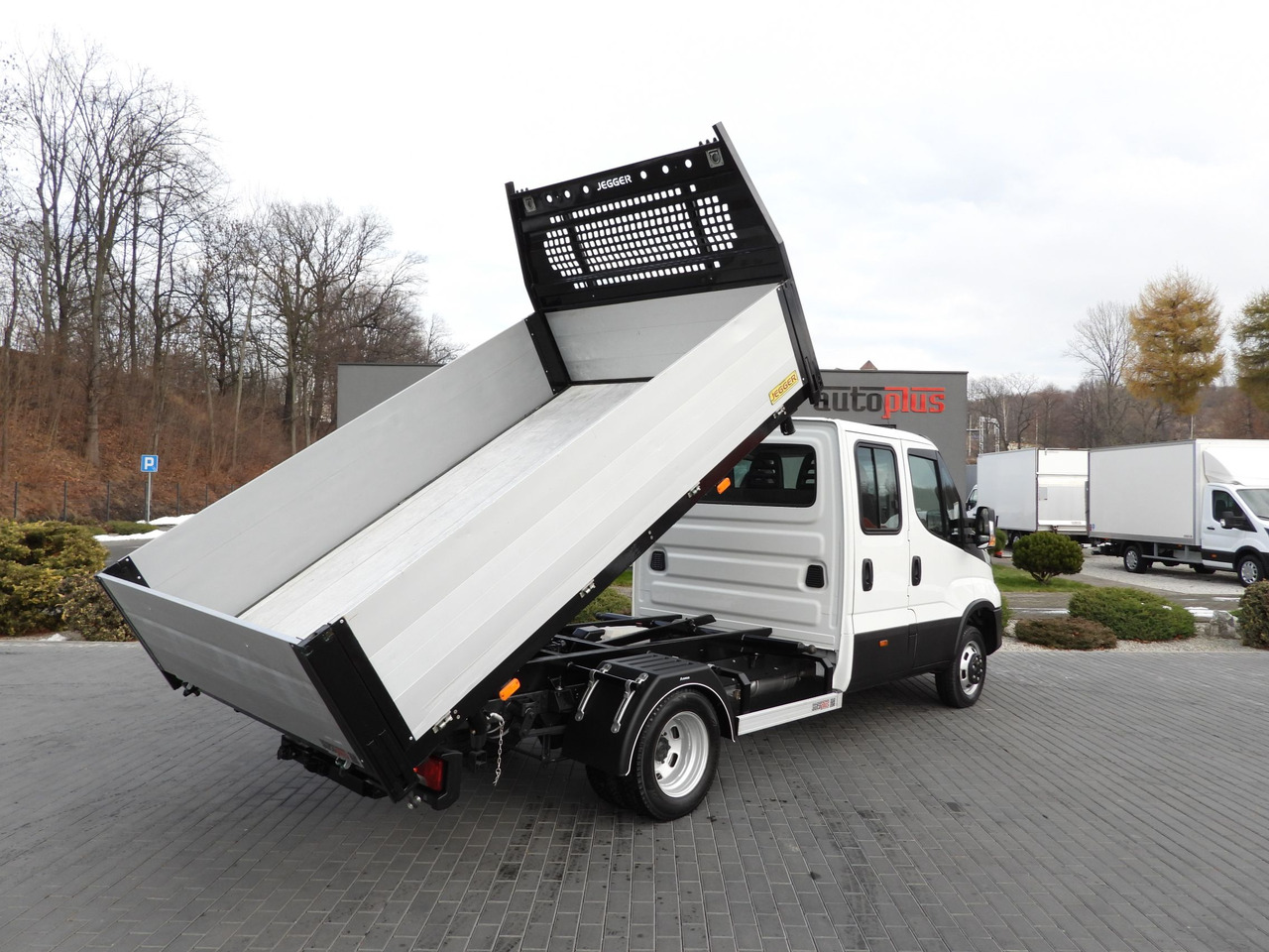 IVECO DAILY 50C16 THREE-WAY TIPPER DOUBLE CABIN DOKA 6 SEATS CRUISE CONTROL PNEUMATICS TWIN WHEELS AIR CONDITIONING 160HP - Малотоннажный самосвал: фото 3 IVECO DAILY 50C16 THREE-WAY TIPPER DOUBLE CABIN DOKA 6 SEATS CRUISE CONTROL PNEUMATICS TWIN WHEELS AIR CONDITIONING 160HP - Малотоннажный самосвал: фото 3