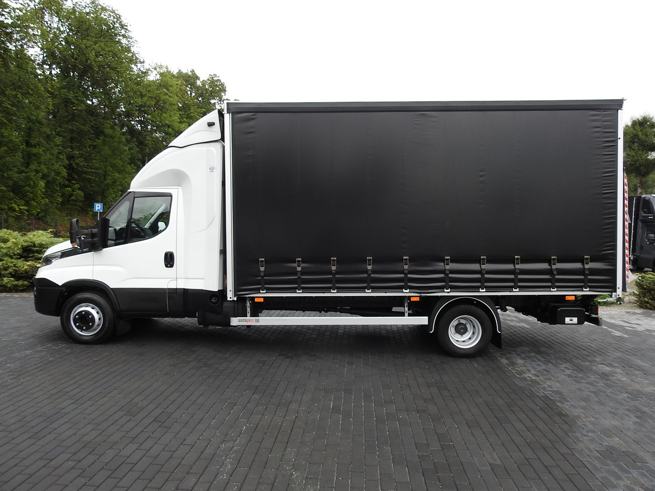 Тентованный грузовик IVECO DAILY 70C18 TARPAULIN LIFT 12 PALLETS WEBASTO CRUISE CONTROL TWIN WHEELS AIR CONDITIONING  180HP: фото 10