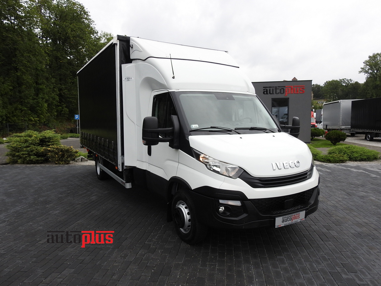 IVECO DAILY 70C18 TARPAULIN LIFT 12 PALLETS WEBASTO CRUISE CONTROL TWIN WHEELS AIR CONDITIONING 180HP - Тентованный грузовик: фото 1 IVECO DAILY 70C18 TARPAULIN LIFT 12 PALLETS WEBASTO CRUISE CONTROL TWIN WHEELS AIR CONDITIONING 180HP - Тентованный грузовик: фото 1