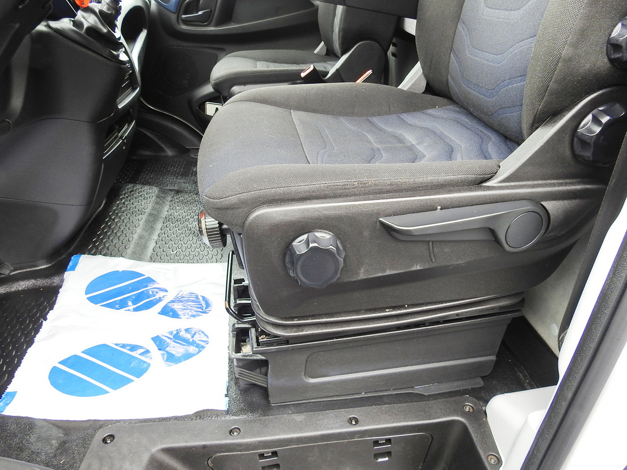 Тентованный грузовик IVECO DAILY 70C18 TARPAULIN LIFT 12 PALLETS WEBASTO CRUISE CONTROL TWIN WHEELS AIR CONDITIONING  180HP: фото 31