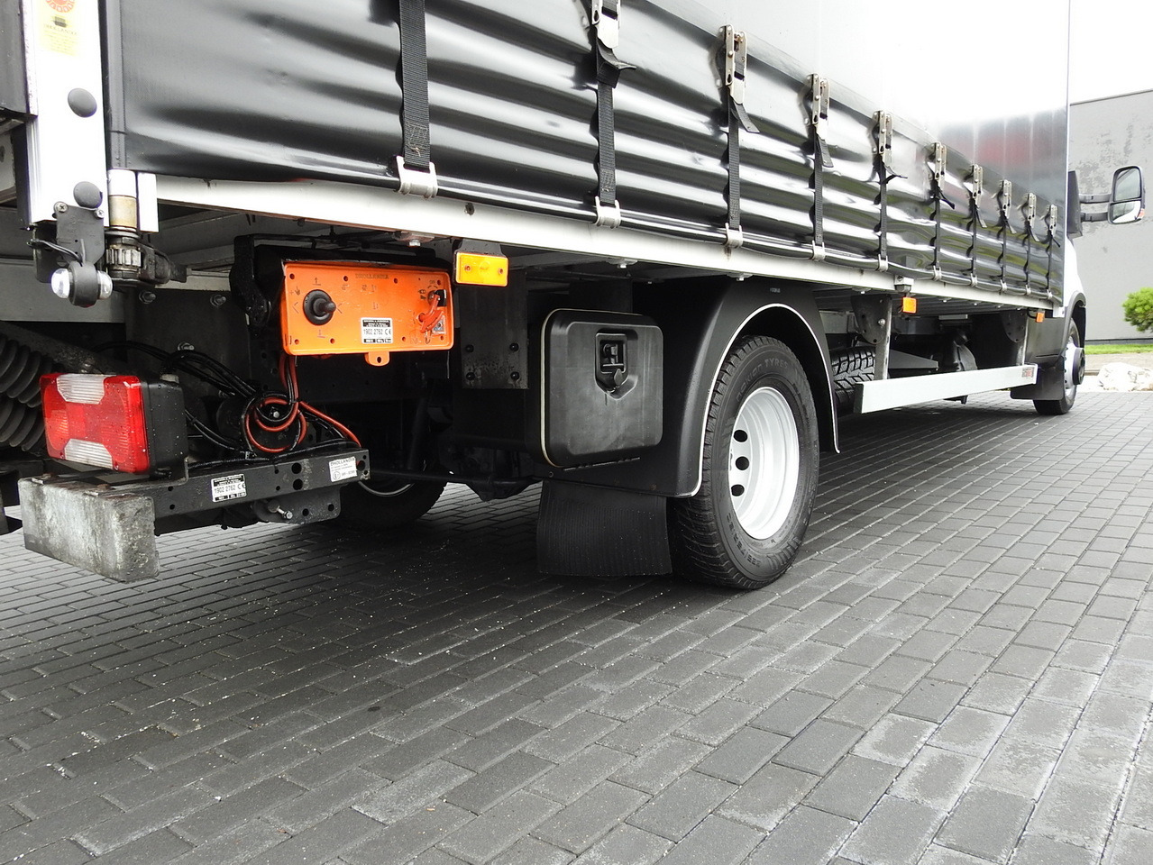 Тентованный грузовик IVECO DAILY 70C18 TARPAULIN LIFT 12 PALLETS WEBASTO CRUISE CONTROL TWIN WHEELS AIR CONDITIONING  180HP: фото 24