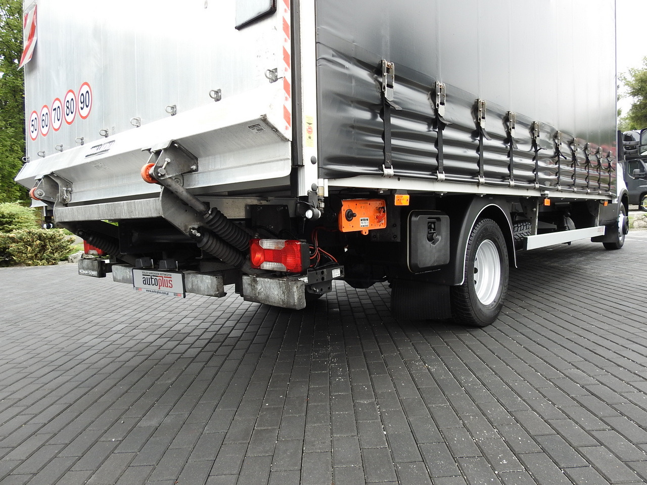 Тентованный грузовик IVECO DAILY 70C18 TARPAULIN LIFT 12 PALLETS WEBASTO CRUISE CONTROL TWIN WHEELS AIR CONDITIONING  180HP: фото 28