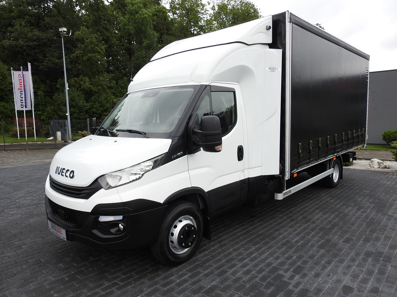 Тентованный грузовик IVECO DAILY 70C18 TARPAULIN LIFT 12 PALLETS WEBASTO CRUISE CONTROL TWIN WHEELS AIR CONDITIONING  180HP: фото 6