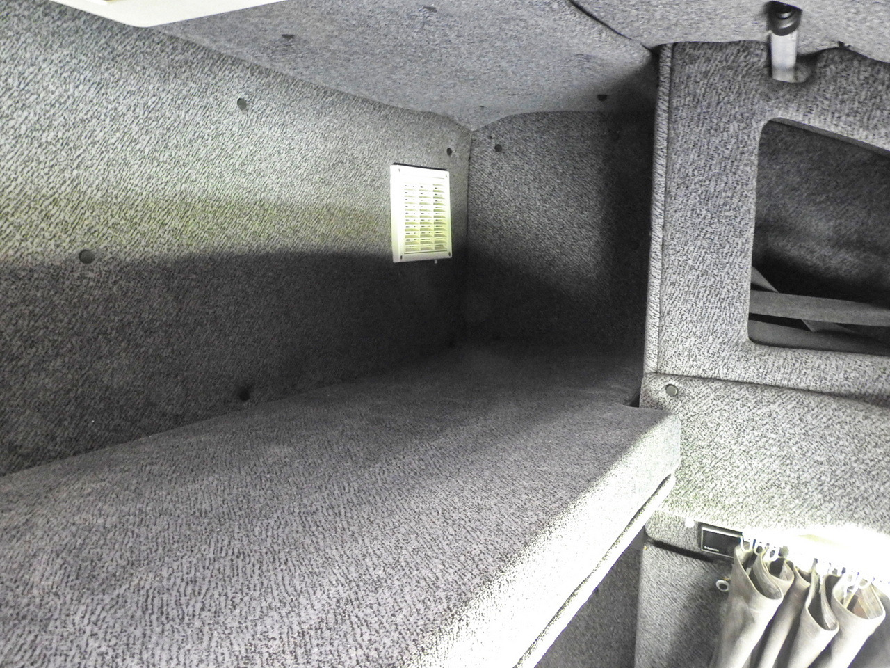 Тентованный грузовик IVECO DAILY 70C18 TARPAULIN LIFT 12 PALLETS WEBASTO CRUISE CONTROL TWIN WHEELS AIR CONDITIONING  180HP: фото 47