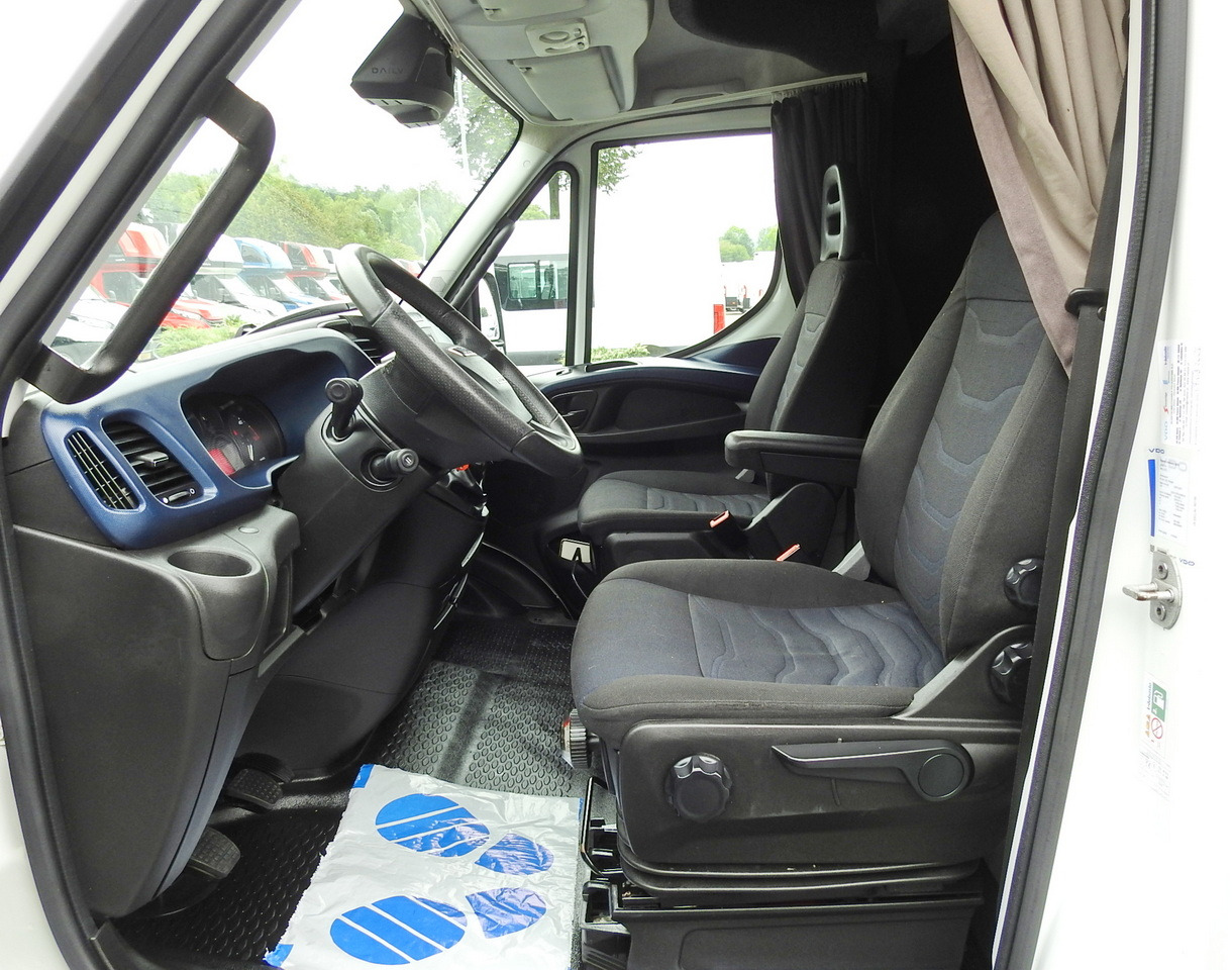 Тентованный грузовик IVECO DAILY 70C18 TARPAULIN LIFT 12 PALLETS WEBASTO CRUISE CONTROL TWIN WHEELS AIR CONDITIONING  180HP: фото 30