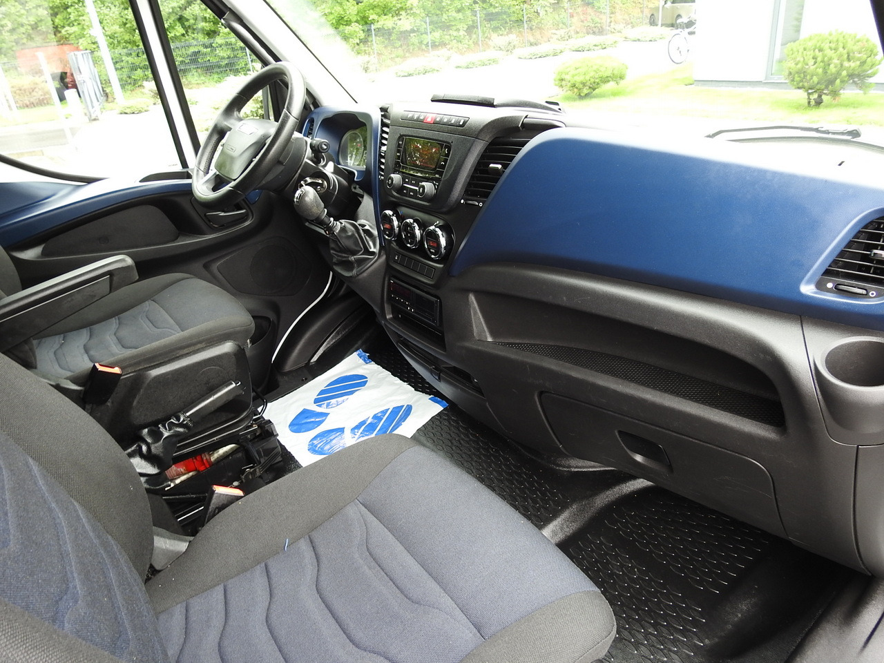 Тентованный грузовик IVECO DAILY 70C18 TARPAULIN LIFT 12 PALLETS WEBASTO CRUISE CONTROL TWIN WHEELS AIR CONDITIONING  180HP: фото 43