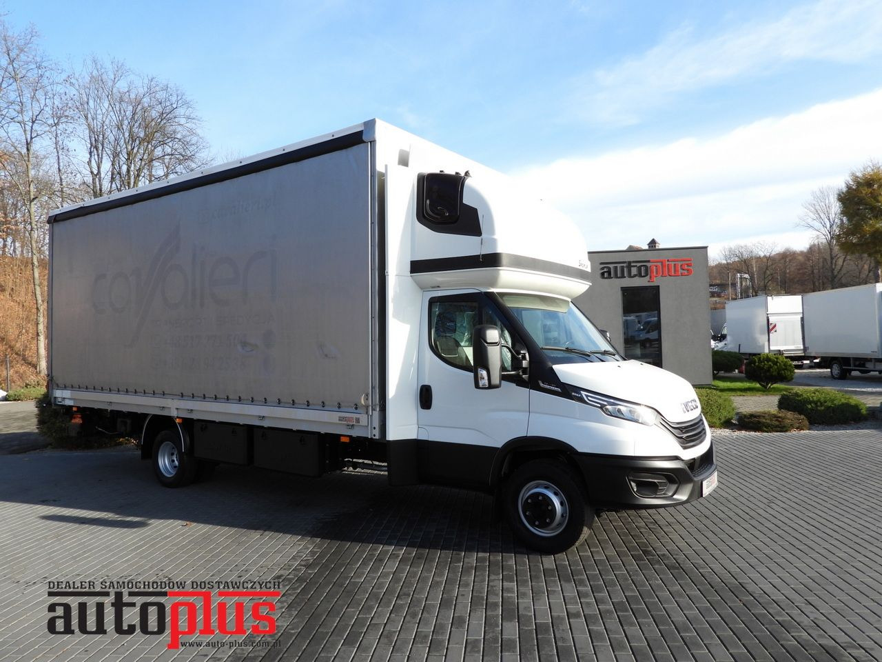 IVECO DAILY 70C18 TARPAULIN LIFT 16 PALLETS WEBASTO CRUISE CONTROL NAVIGATION LED LIGHTS PNEUMATICS AUTOMATIC TRANSMISSION HI-MATIC TWIN WHEELS AIR CONDITIONING 180HP - Тентованный грузовик: фото 1 IVECO DAILY 70C18 TARPAULIN LIFT 16 PALLETS WEBASTO CRUISE CONTROL NAVIGATION LED LIGHTS PNEUMATICS AUTOMATIC TRANSMISSION HI-MATIC TWIN WHEELS AIR CONDITIONING 180HP - Тентованный грузовик: фото 1