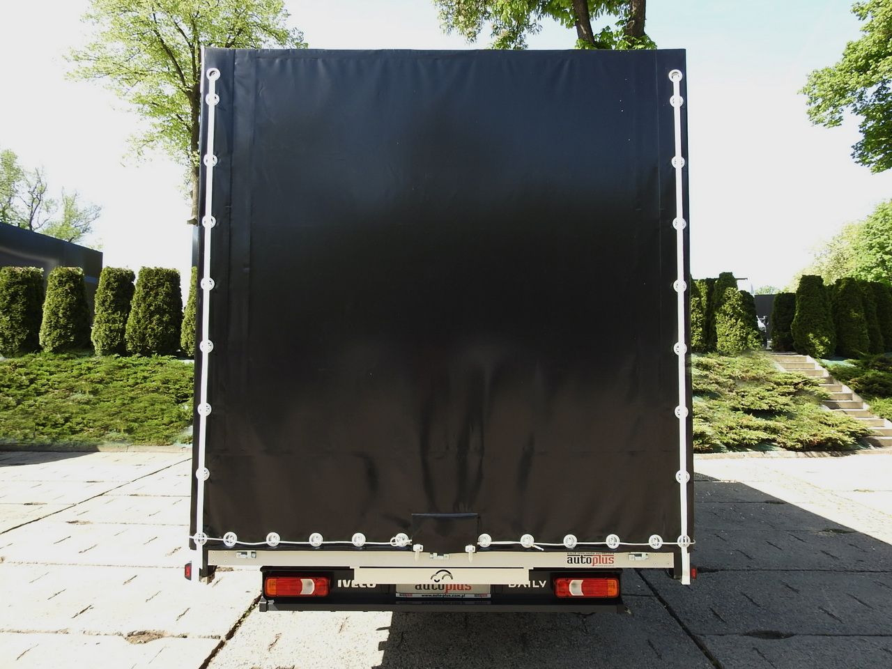 Новый Тентованный фургон IVECO DAILY NEW TARPAULIN 10 PALLETS WEBASTO CRUISE CONTROL NAVIGATION AIR CONDITIONING LED LIGHTS  180HP: фото 11