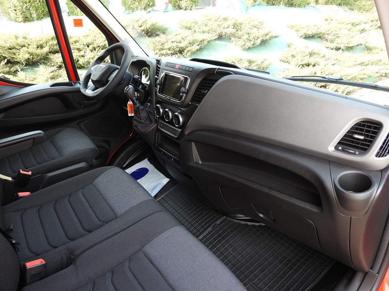 Новый Тентованный фургон IVECO DAILY NEW TARPAULIN 10 PALLETS WEBASTO CRUISE CONTROL NAVIGATION AIR CONDITIONING LED LIGHTS  180HP: фото 46