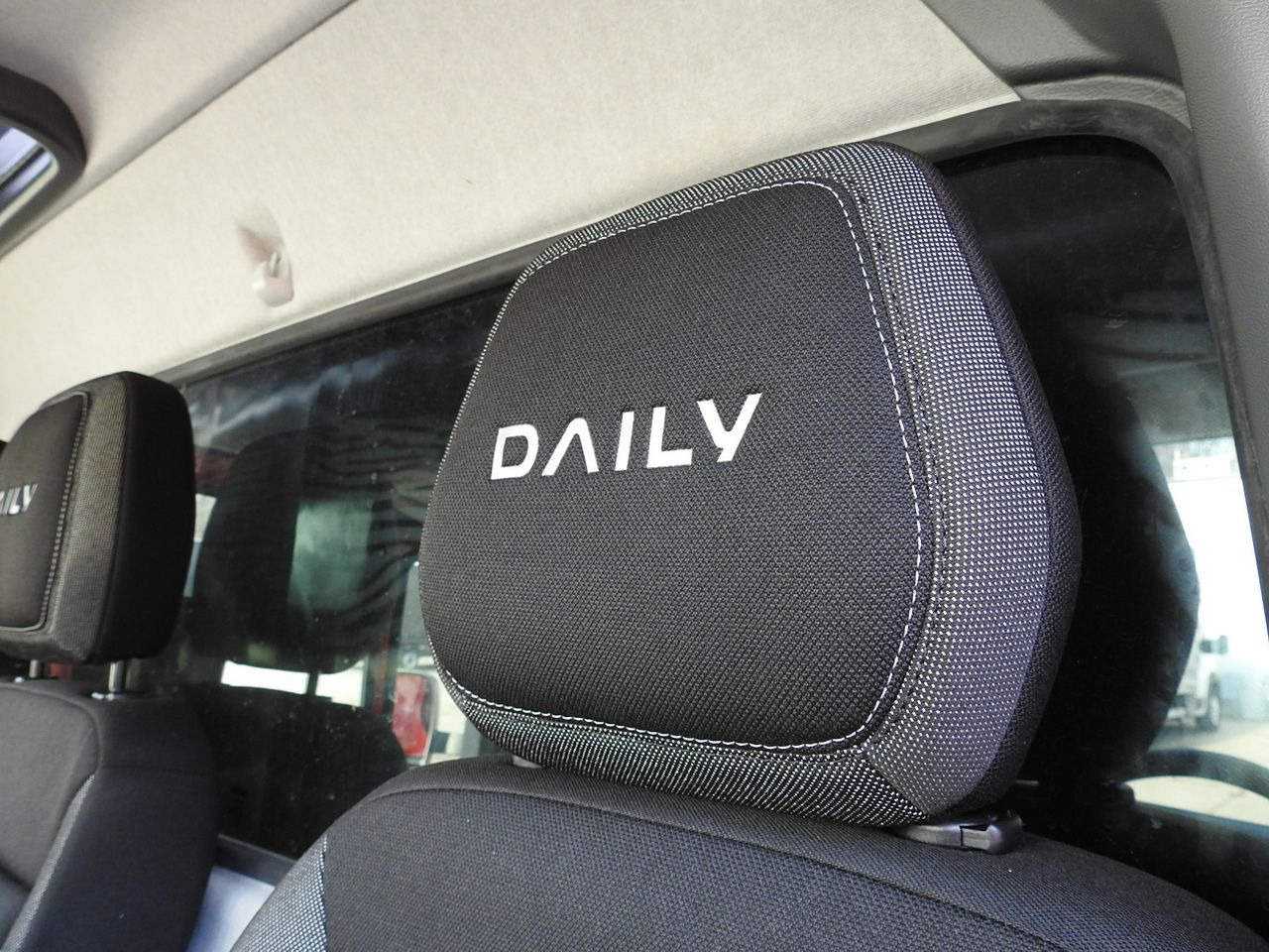 Новый Тентованный фургон IVECO DAILY NEW TARPAULIN 10 PALLETS WEBASTO CRUISE CONTROL NAVIGATION AIR CONDITIONING LED LIGHTS  180HP: фото 32