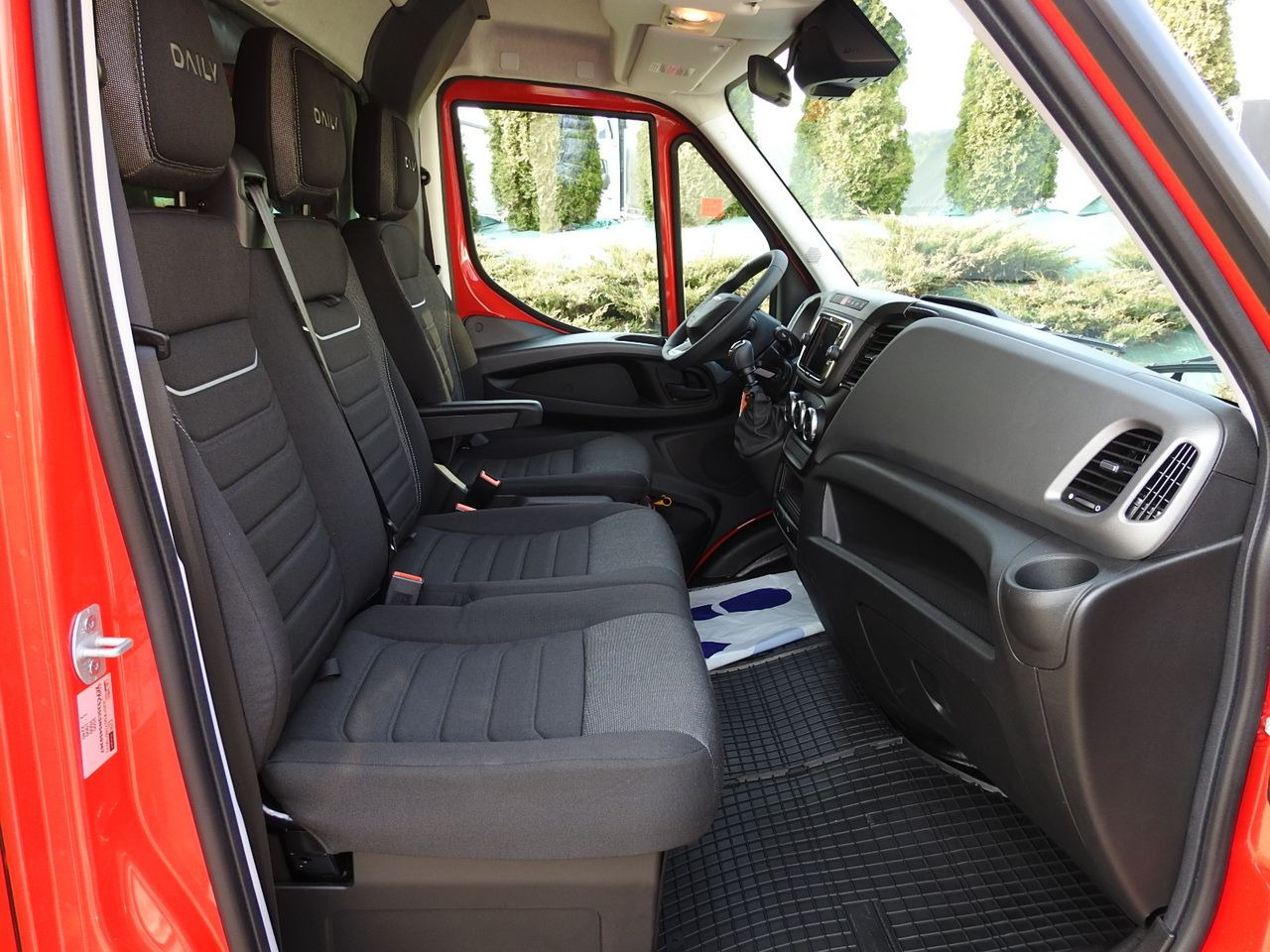 Новый Тентованный фургон IVECO DAILY NEW TARPAULIN 10 PALLETS WEBASTO CRUISE CONTROL NAVIGATION AIR CONDITIONING LED LIGHTS  180HP: фото 45