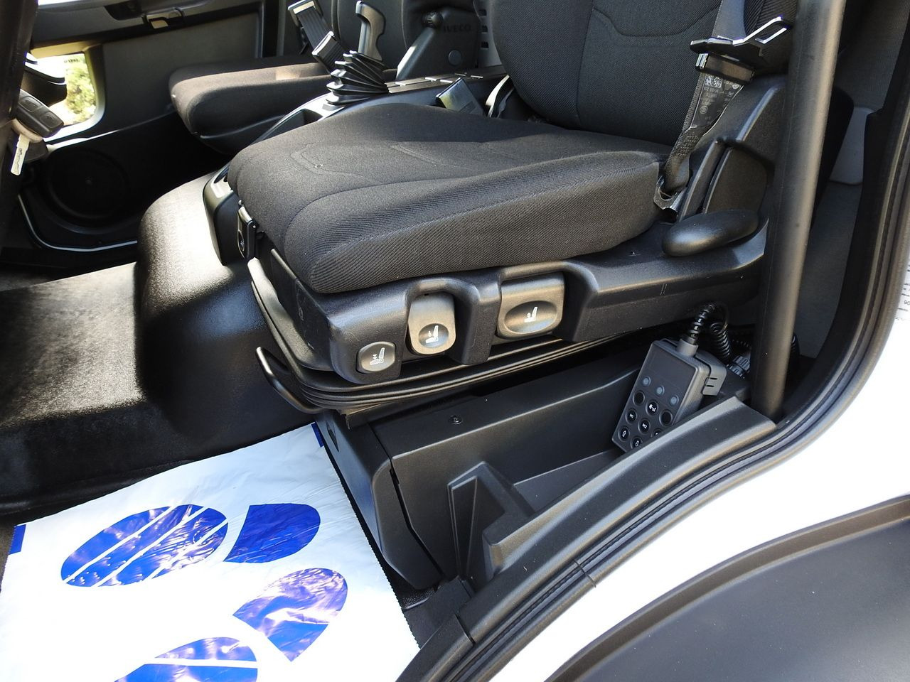 Тентованный грузовик IVECO EUROCARGO 120 - 220 TARPAULIN LIFT 20 PALLETS LED LIGHTS AUTOMATIC TRANSMISSION HI-MATIC TWIN WHEELS AIR CONDITIONING  220HP: фото 31