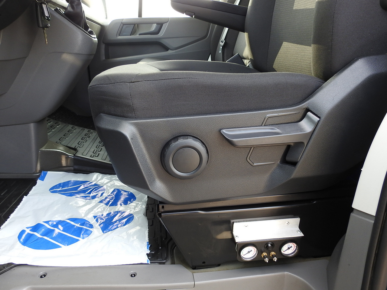 Фургон-рефрижератор MAN TGE 3.180 REGRIGERATOR BOX -5*C 8 PALLETS HEATING FUNCTION CRUISE CONTROL PNEUMATICS AIR CONDITIONING 180HP: фото 29 Фургон-рефрижератор MAN TGE 3.180 REGRIGERATOR BOX -5*C 8 PALLETS HEATING FUNCTION CRUISE CONTROL PNEUMATICS AIR CONDITIONING 180HP: фото 29