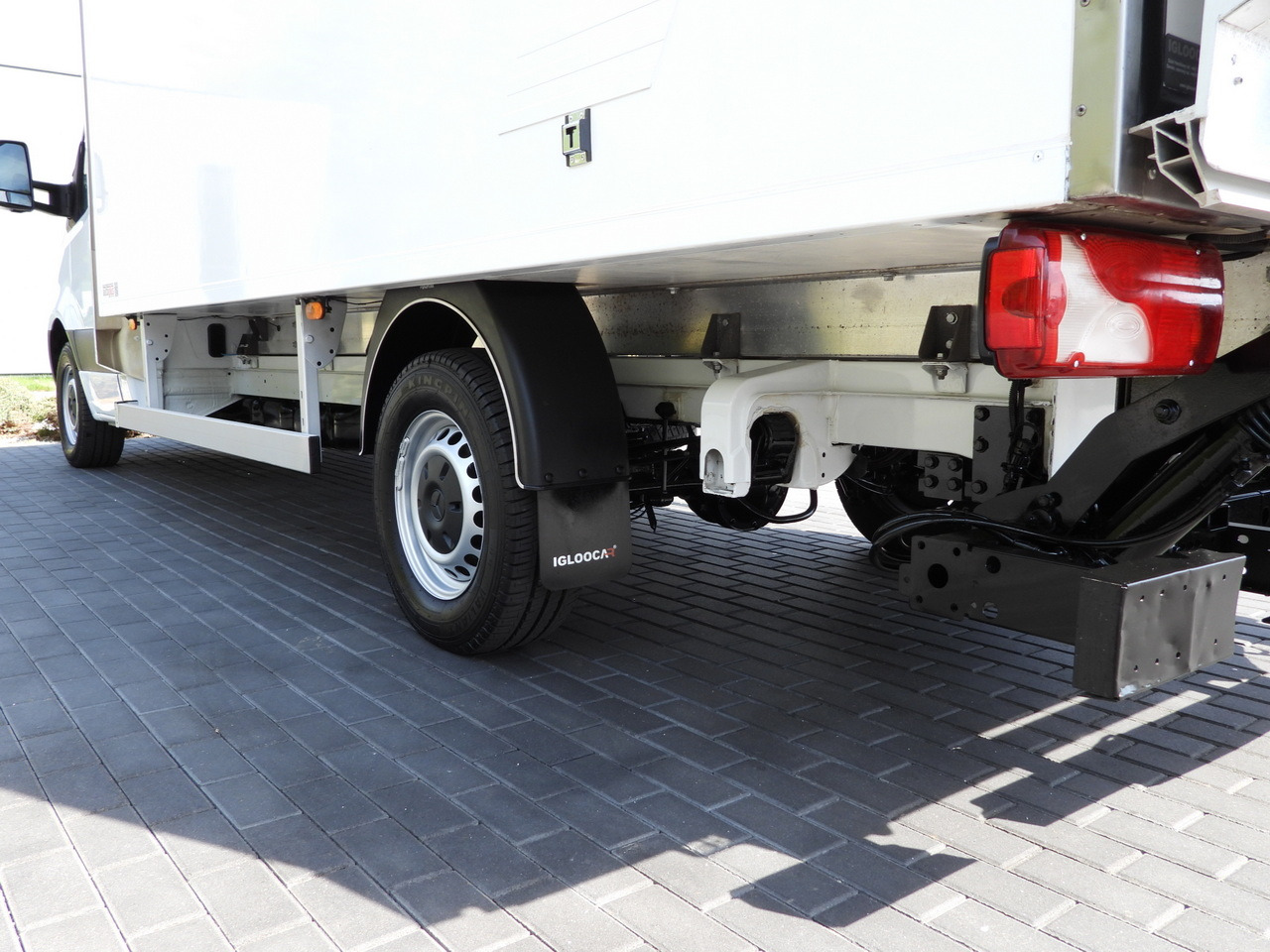 Фургон-рефрижератор MERCEDES SPRINTER 316 REGRIGERATOR BOX 0*C LIFT 8 PALLETS CRUISE CONTROL PNEUMATICS AIR CONDITIONING 160HP: фото 17 Фургон-рефрижератор MERCEDES SPRINTER 316 REGRIGERATOR BOX 0*C LIFT 8 PALLETS CRUISE CONTROL PNEUMATICS AIR CONDITIONING 160HP: фото 17