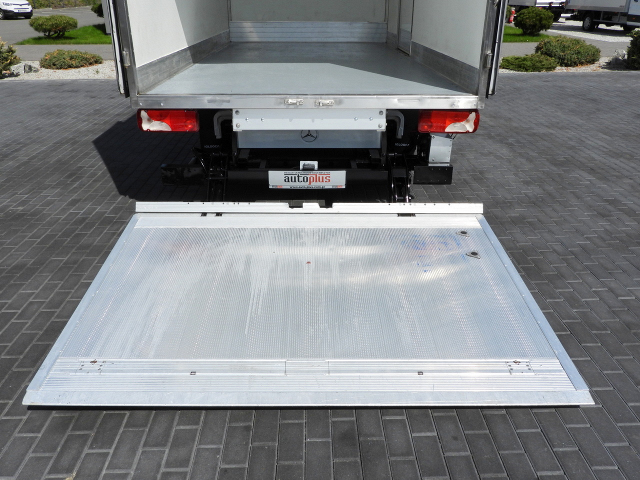 Фургон-рефрижератор MERCEDES SPRINTER 316 REGRIGERATOR BOX 0*C LIFT 8 PALLETS CRUISE CONTROL PNEUMATICS AIR CONDITIONING 160HP: фото 22 Фургон-рефрижератор MERCEDES SPRINTER 316 REGRIGERATOR BOX 0*C LIFT 8 PALLETS CRUISE CONTROL PNEUMATICS AIR CONDITIONING 160HP: фото 22