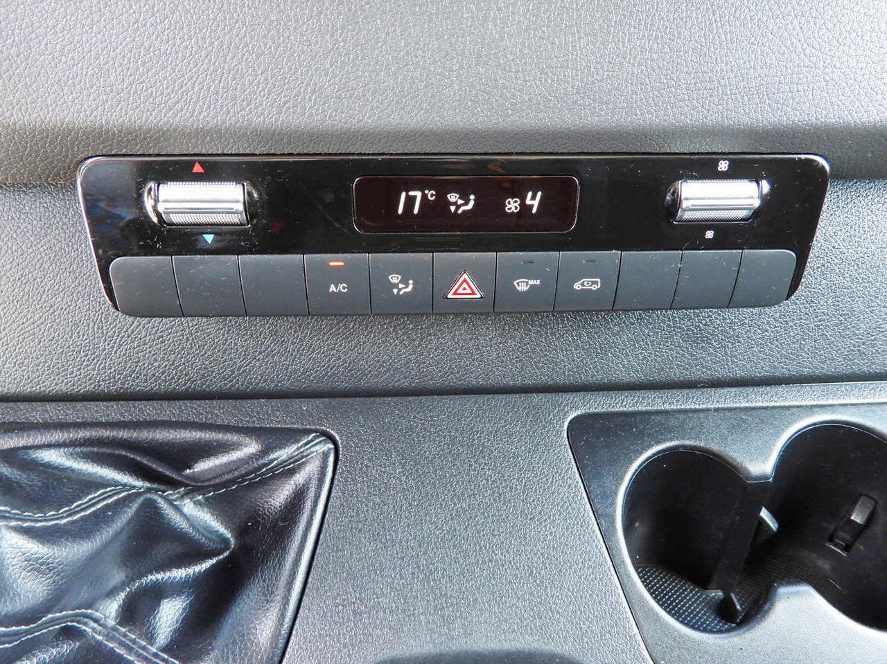 Фургон-рефрижератор MERCEDES SPRINTER 316 REGRIGERATOR BOX 0*C LIFT 8 PALLETS CRUISE CONTROL PNEUMATICS AIR CONDITIONING 160HP: фото 40 Фургон-рефрижератор MERCEDES SPRINTER 316 REGRIGERATOR BOX 0*C LIFT 8 PALLETS CRUISE CONTROL PNEUMATICS AIR CONDITIONING 160HP: фото 40