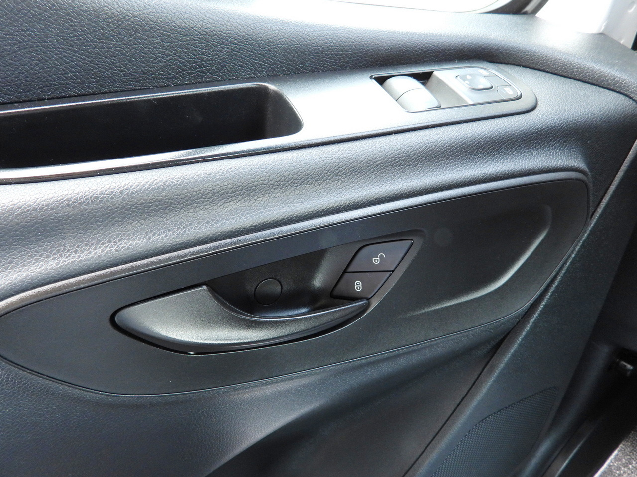 Фургон-рефрижератор MERCEDES SPRINTER 316 REGRIGERATOR BOX 0*C LIFT 8 PALLETS CRUISE CONTROL PNEUMATICS AIR CONDITIONING 160HP: фото 30 Фургон-рефрижератор MERCEDES SPRINTER 316 REGRIGERATOR BOX 0*C LIFT 8 PALLETS CRUISE CONTROL PNEUMATICS AIR CONDITIONING 160HP: фото 30