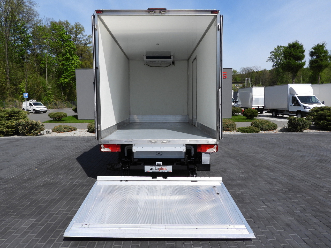 Фургон-рефрижератор MERCEDES SPRINTER 316 REGRIGERATOR BOX 0*C LIFT 8 PALLETS CRUISE CONTROL PNEUMATICS AIR CONDITIONING 160HP: фото 12 Фургон-рефрижератор MERCEDES SPRINTER 316 REGRIGERATOR BOX 0*C LIFT 8 PALLETS CRUISE CONTROL PNEUMATICS AIR CONDITIONING 160HP: фото 12