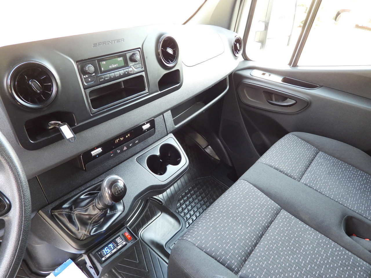 Фургон-рефрижератор MERCEDES SPRINTER 316 REGRIGERATOR BOX 0*C LIFT 8 PALLETS CRUISE CONTROL PNEUMATICS AIR CONDITIONING 160HP: фото 37 Фургон-рефрижератор MERCEDES SPRINTER 316 REGRIGERATOR BOX 0*C LIFT 8 PALLETS CRUISE CONTROL PNEUMATICS AIR CONDITIONING 160HP: фото 37