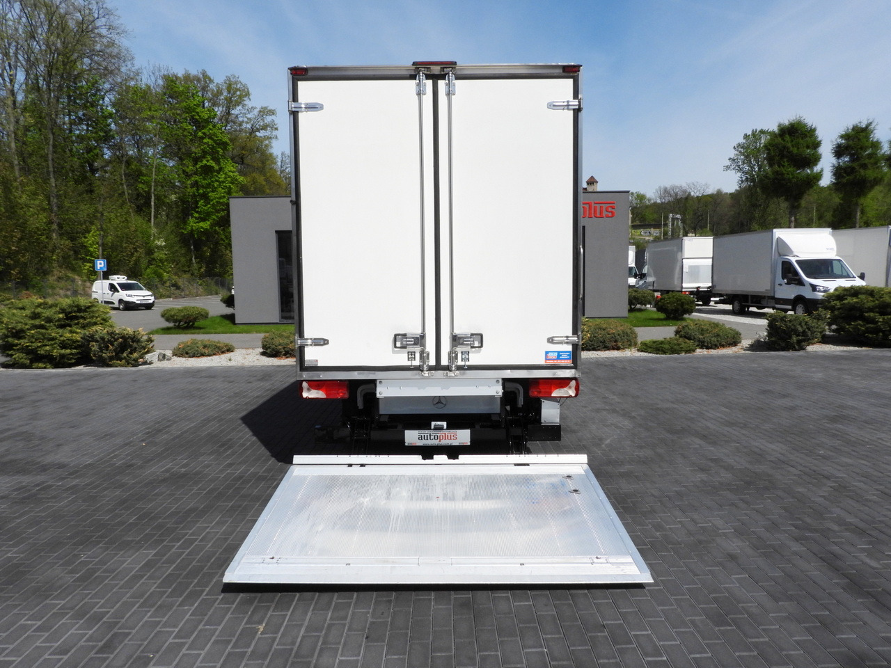 Фургон-рефрижератор MERCEDES SPRINTER 316 REGRIGERATOR BOX 0*C LIFT 8 PALLETS CRUISE CONTROL PNEUMATICS AIR CONDITIONING 160HP: фото 11 Фургон-рефрижератор MERCEDES SPRINTER 316 REGRIGERATOR BOX 0*C LIFT 8 PALLETS CRUISE CONTROL PNEUMATICS AIR CONDITIONING 160HP: фото 11