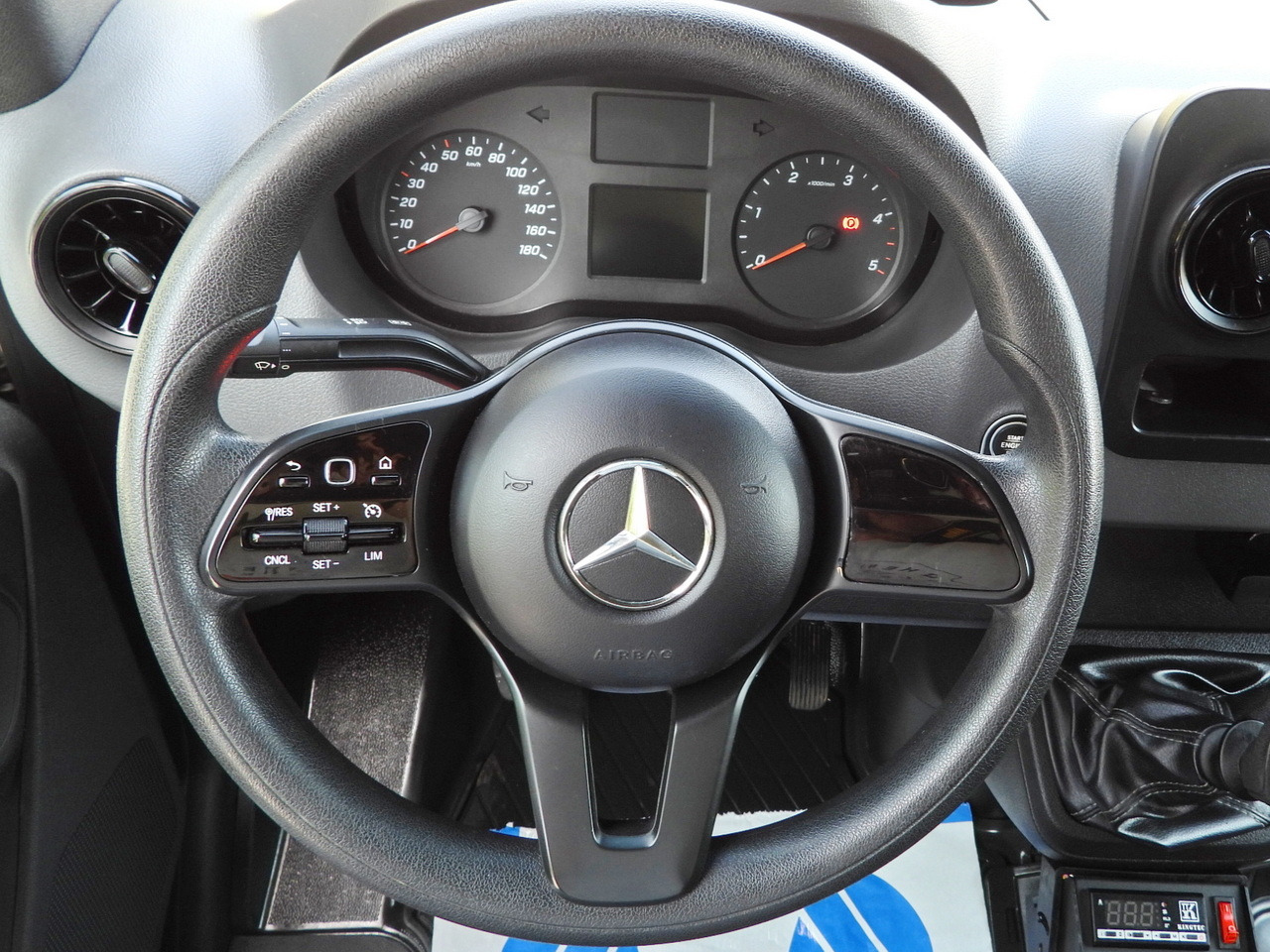 Фургон-рефрижератор MERCEDES SPRINTER 316 REGRIGERATOR BOX 0*C LIFT 8 PALLETS CRUISE CONTROL PNEUMATICS AIR CONDITIONING 160HP: фото 34 Фургон-рефрижератор MERCEDES SPRINTER 316 REGRIGERATOR BOX 0*C LIFT 8 PALLETS CRUISE CONTROL PNEUMATICS AIR CONDITIONING 160HP: фото 34