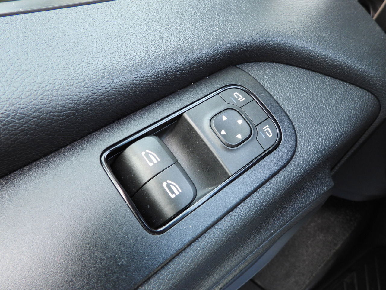 Фургон-рефрижератор MERCEDES SPRINTER 316 REGRIGERATOR BOX 0*C LIFT 8 PALLETS CRUISE CONTROL PNEUMATICS AIR CONDITIONING 160HP: фото 29 Фургон-рефрижератор MERCEDES SPRINTER 316 REGRIGERATOR BOX 0*C LIFT 8 PALLETS CRUISE CONTROL PNEUMATICS AIR CONDITIONING 160HP: фото 29