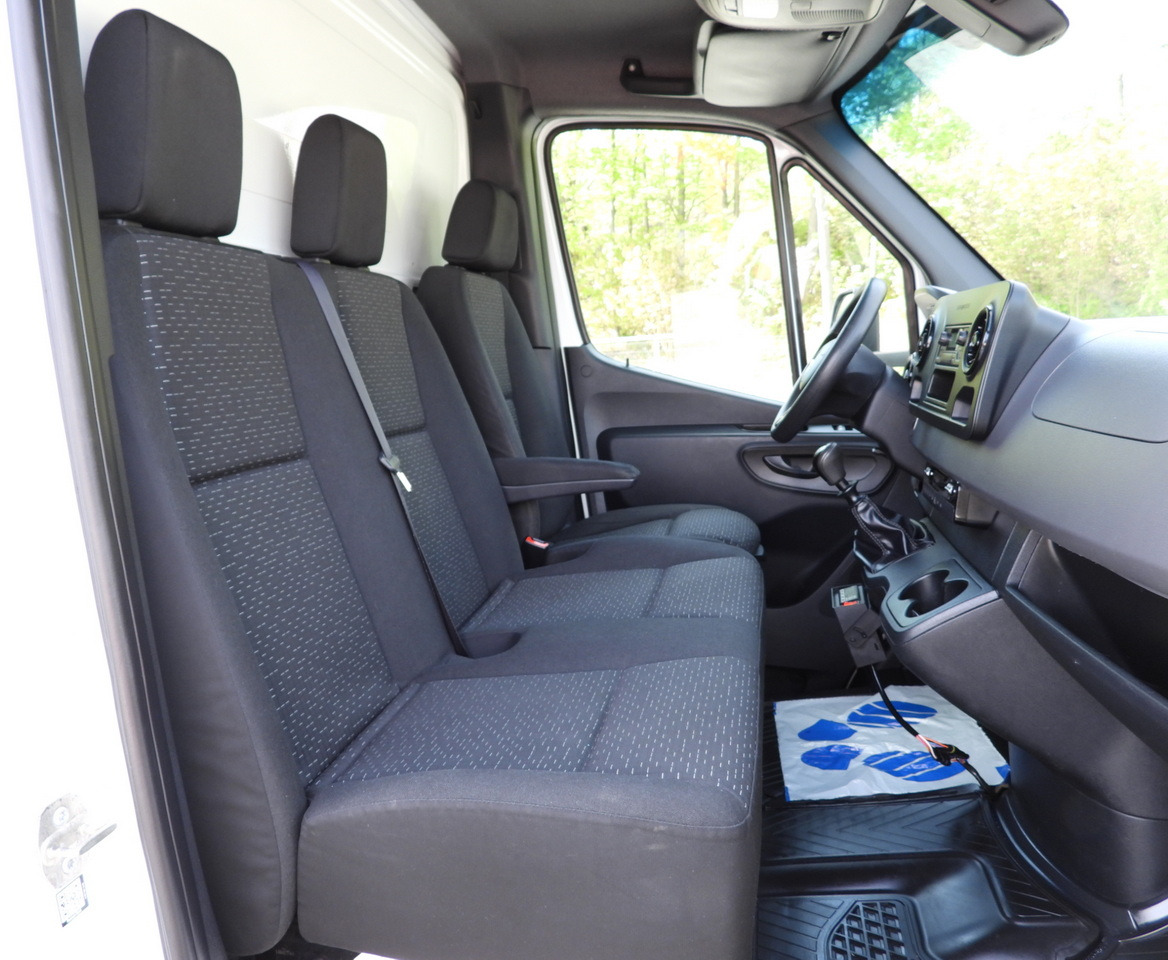 Фургон-рефрижератор MERCEDES SPRINTER 316 REGRIGERATOR BOX 0*C LIFT 8 PALLETS CRUISE CONTROL PNEUMATICS AIR CONDITIONING 160HP: фото 44 Фургон-рефрижератор MERCEDES SPRINTER 316 REGRIGERATOR BOX 0*C LIFT 8 PALLETS CRUISE CONTROL PNEUMATICS AIR CONDITIONING 160HP: фото 44