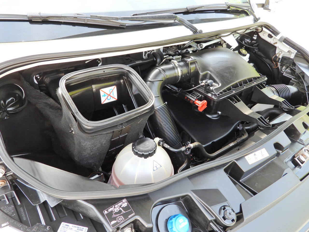 Фургон-рефрижератор MERCEDES SPRINTER 316 REGRIGERATOR BOX 0*C LIFT 8 PALLETS CRUISE CONTROL PNEUMATICS AIR CONDITIONING 160HP: фото 27 Фургон-рефрижератор MERCEDES SPRINTER 316 REGRIGERATOR BOX 0*C LIFT 8 PALLETS CRUISE CONTROL PNEUMATICS AIR CONDITIONING 160HP: фото 27