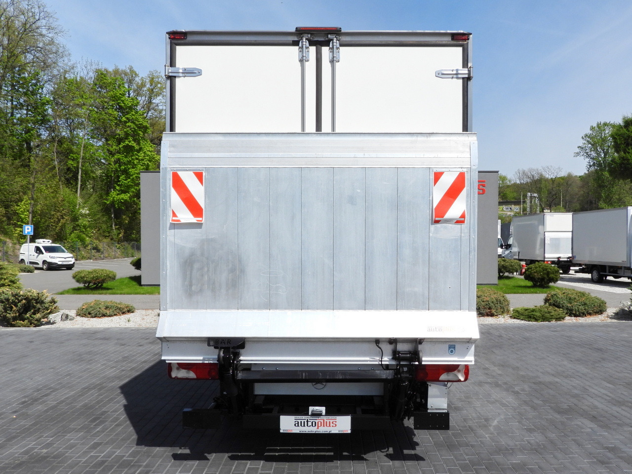 Фургон-рефрижератор MERCEDES SPRINTER 316 REGRIGERATOR BOX 0*C LIFT 8 PALLETS CRUISE CONTROL PNEUMATICS AIR CONDITIONING 160HP: фото 10 Фургон-рефрижератор MERCEDES SPRINTER 316 REGRIGERATOR BOX 0*C LIFT 8 PALLETS CRUISE CONTROL PNEUMATICS AIR CONDITIONING 160HP: фото 10