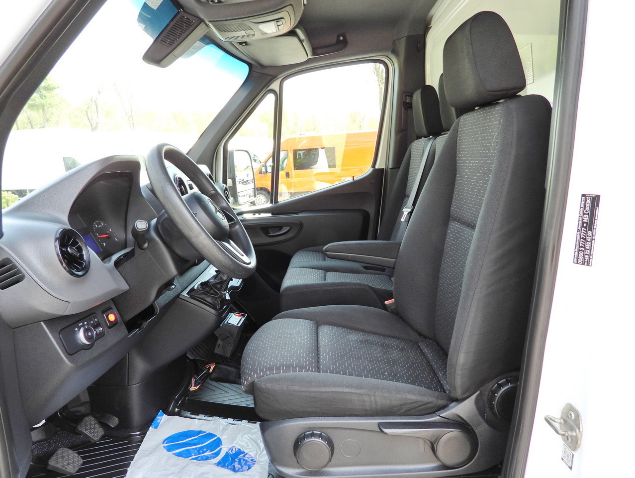 Фургон-рефрижератор MERCEDES SPRINTER 316 REGRIGERATOR BOX 0*C LIFT 8 PALLETS CRUISE CONTROL PNEUMATICS AIR CONDITIONING 160HP: фото 28 Фургон-рефрижератор MERCEDES SPRINTER 316 REGRIGERATOR BOX 0*C LIFT 8 PALLETS CRUISE CONTROL PNEUMATICS AIR CONDITIONING 160HP: фото 28