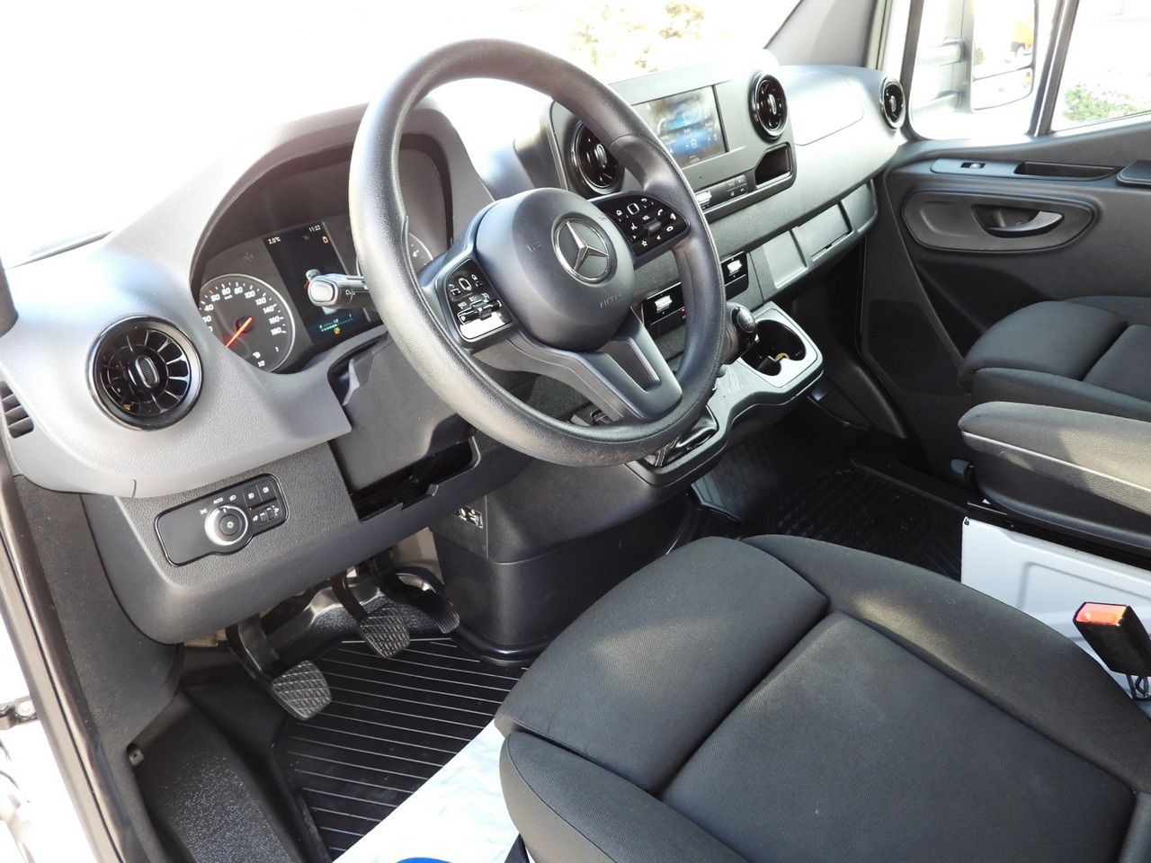 MERCEDES SPRINTER 317 TARPAULIN 8 PALLETS WEBASTO CRUISE CONTROL LED LIGHTS AIR CONDITIONING 170HP - Тентованный фургон: фото 2 MERCEDES SPRINTER 317 TARPAULIN 8 PALLETS WEBASTO CRUISE CONTROL LED LIGHTS AIR CONDITIONING 170HP - Тентованный фургон: фото 2